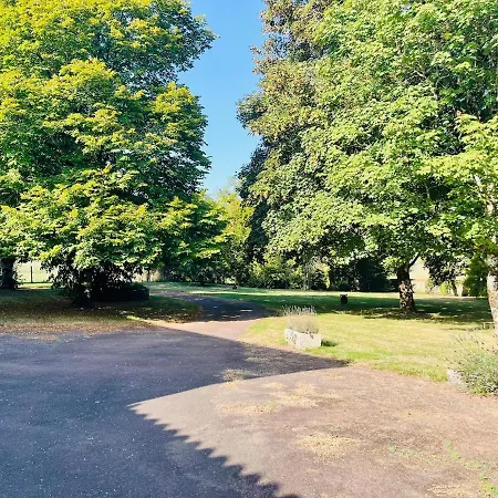 Dom wakacyjny Grande Demeure Charentaise Au Calme, Avec Piscine Et Jardins *