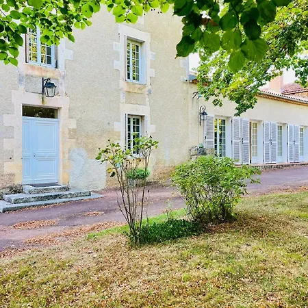 Dom wakacyjny Grande Demeure Charentaise Au Calme, Avec Piscine Et Jardins